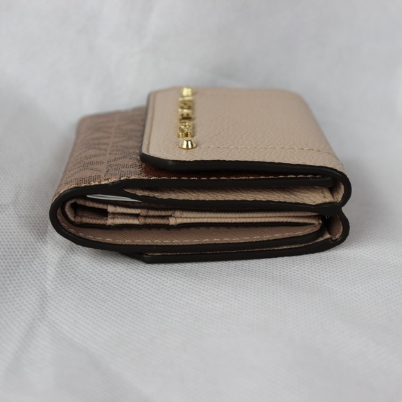 Michael Kors Hayes Medium Trifold Coin Case Wallet - Picture 2 of 8